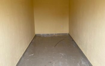 #Boutique à #louer au bord de l’autoroute à Tombol