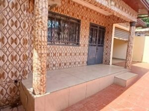 #SEULE DANS LA #COURS. #Group_Marewa immobilier Vo