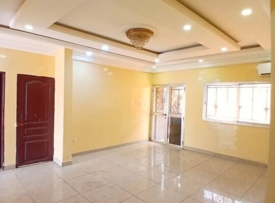 #SEULE DANS LA #COURS. #Group_Marewa immobilier Vo